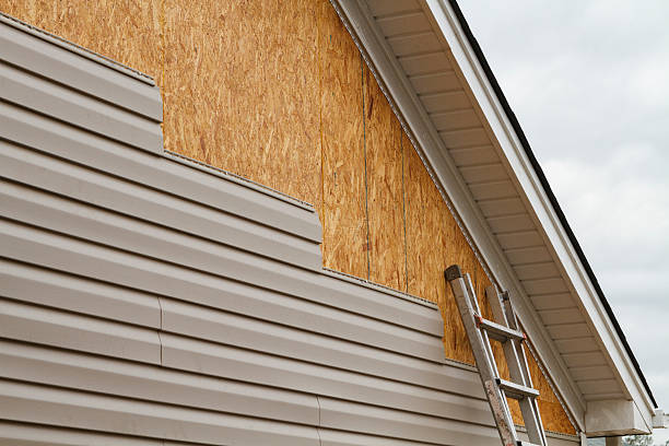 Professional Siding Inspection technician working in Hartville, OH